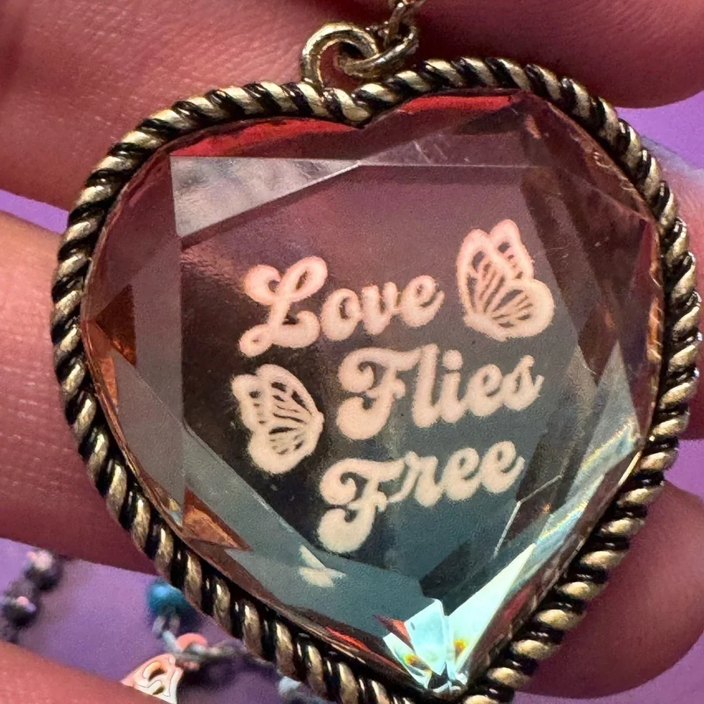 Betsey Johnson Love Flies Free Necklace - Picture 8 of 10